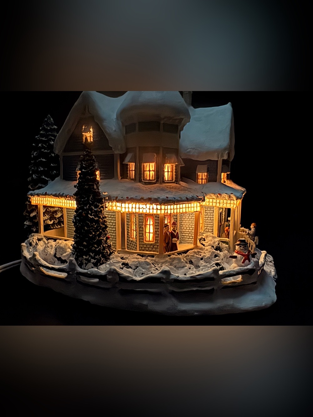 Thomas Kinkade Hawthorne Village “Holiday Bed and Breakfast” – Village Christmas